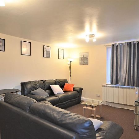 London Zone 2 Lovely 4 Bedroom Apartment - 3 Trowbridge Road מראה חיצוני תמונה