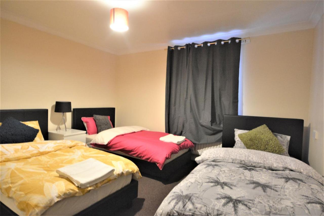 London Zone 2 Lovely 4 Bedroom Apartment - 3 Trowbridge Road מראה חיצוני תמונה