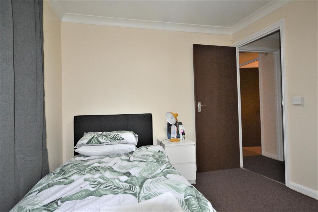 London Zone 2 Lovely 4 Bedroom Apartment - 3 Trowbridge Road מראה חיצוני תמונה