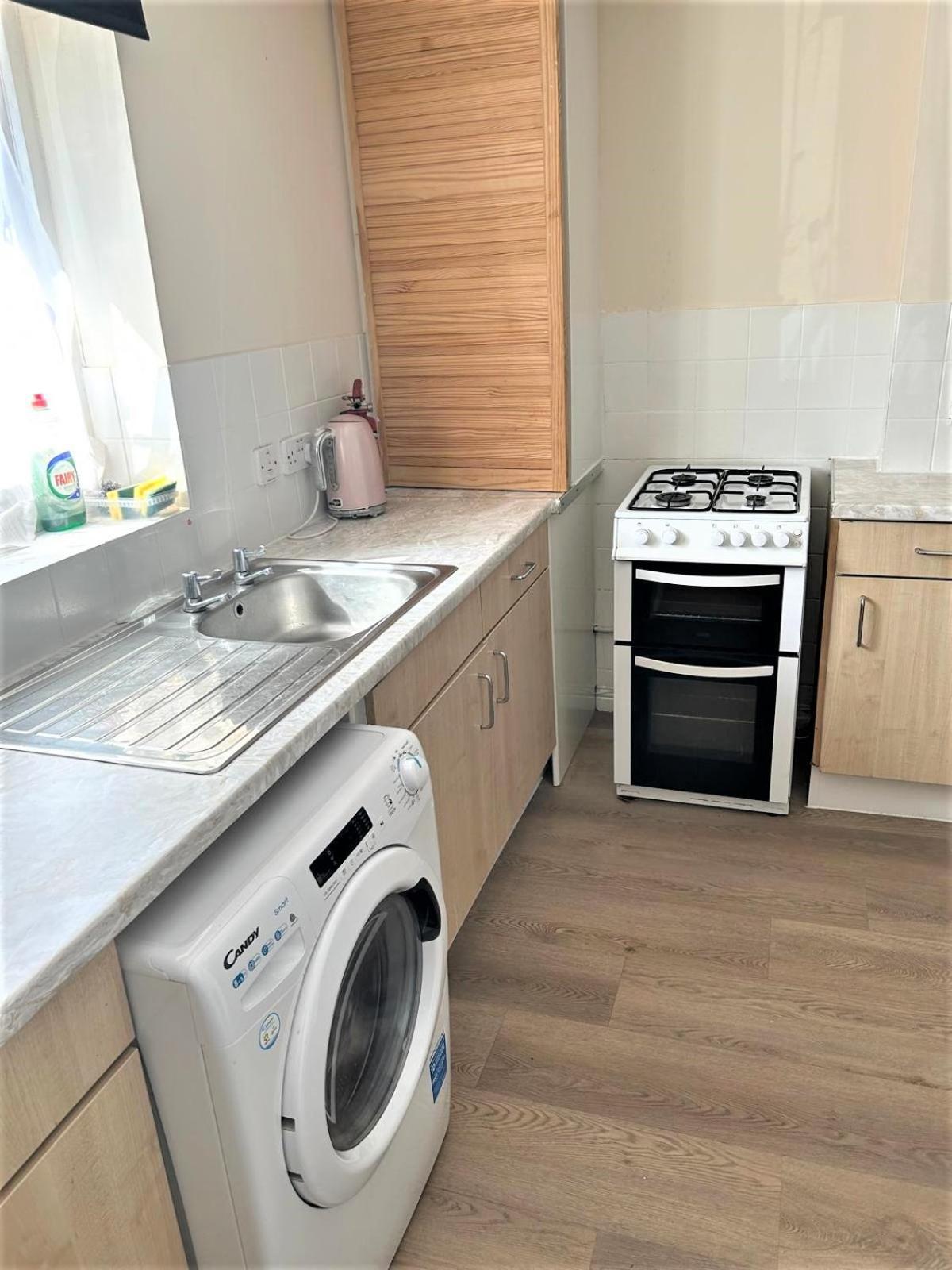 London Zone 2 Lovely 4 Bedroom Apartment - 3 Trowbridge Road מראה חיצוני תמונה
