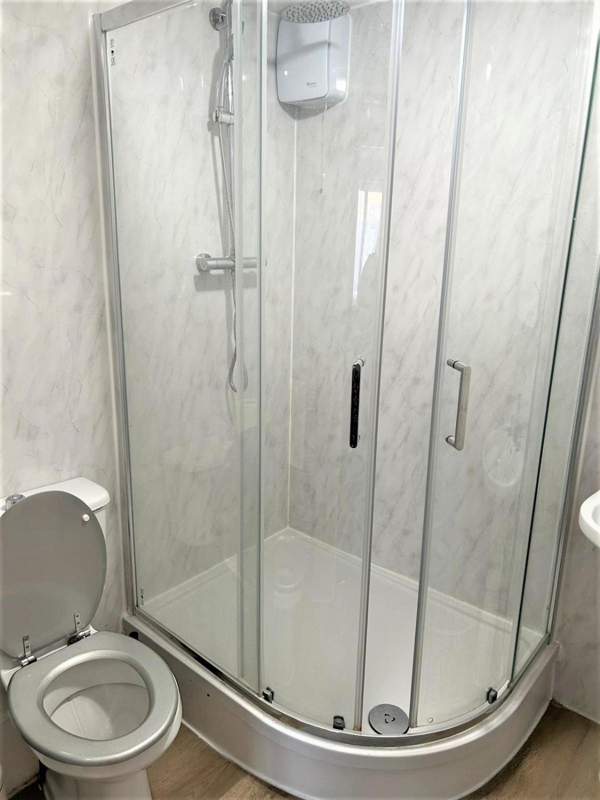 London Zone 2 Lovely 4 Bedroom Apartment - 3 Trowbridge Road מראה חיצוני תמונה