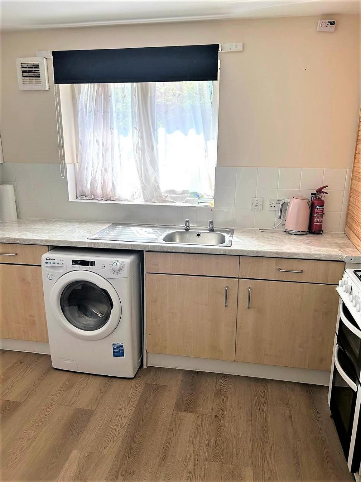 London Zone 2 Lovely 4 Bedroom Apartment - 3 Trowbridge Road מראה חיצוני תמונה