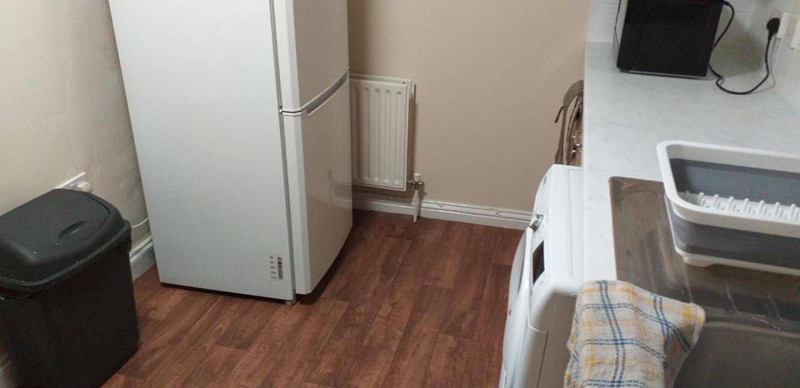 London Zone 2 Lovely 4 Bedroom Apartment - 3 Trowbridge Road מראה חיצוני תמונה